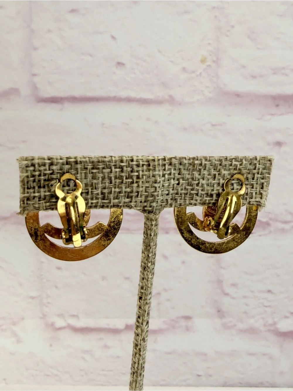 CHANEL Vintage CC Turnlock Logo Round Clip On Earrings